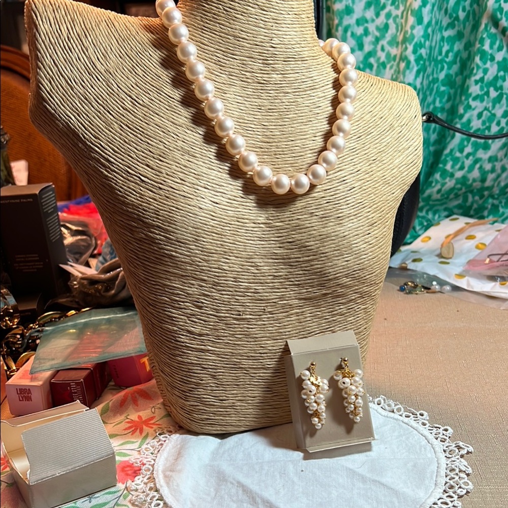 Elegant Pearl Necklace and Earring Set